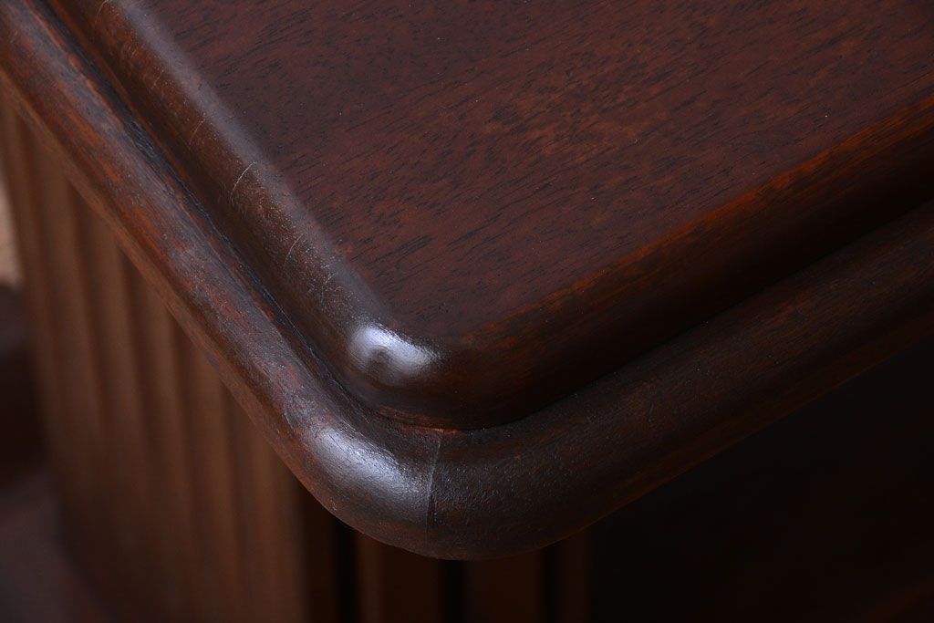 アンティーク家具　海外アンティーク　重厚なデザインの優雅なコーヒーテーブル(カフェテーブル・陳列台)