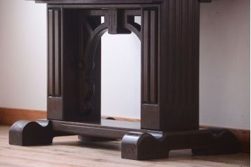 アンティーク家具　海外アンティーク　重厚なデザインの優雅なコーヒーテーブル(カフェテーブル・陳列台)