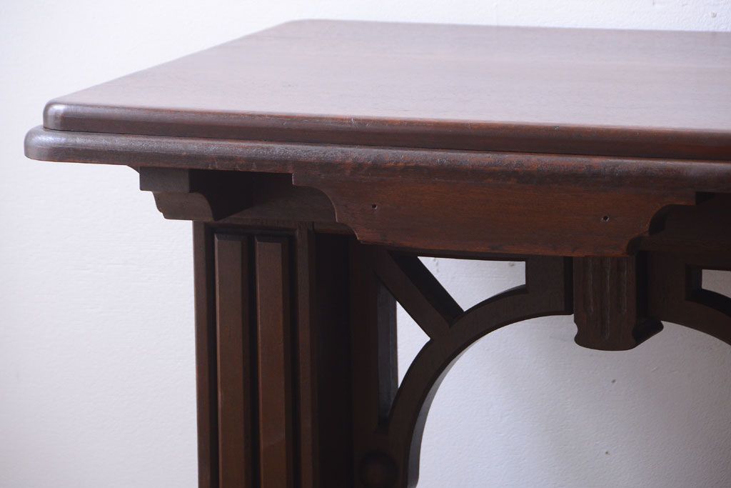 アンティーク家具　海外アンティーク　重厚なデザインの優雅なコーヒーテーブル(カフェテーブル・陳列台)