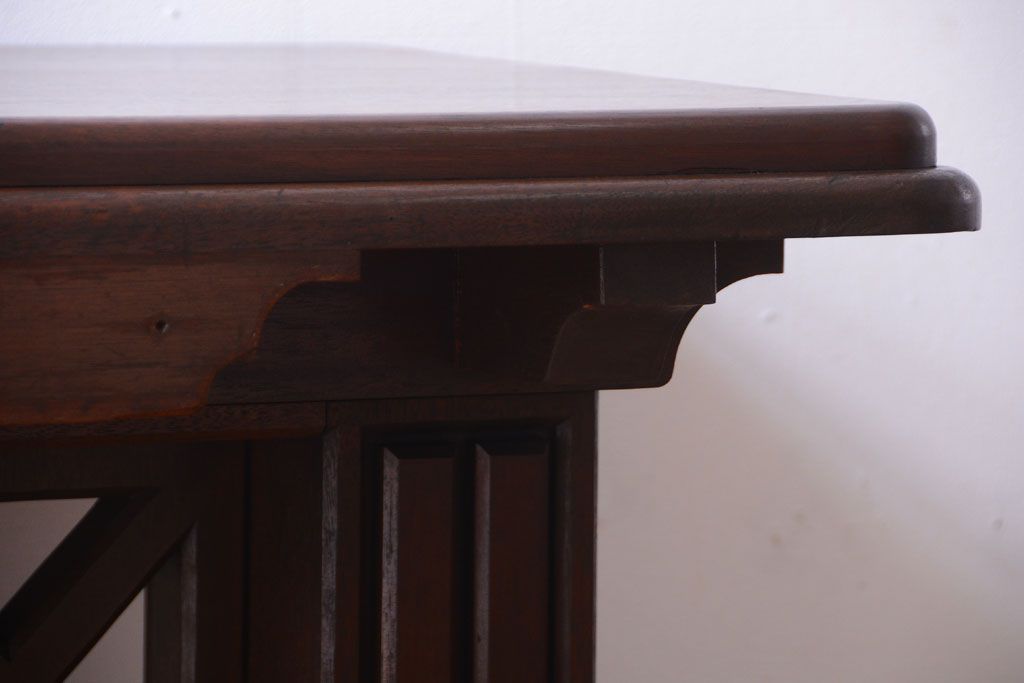 アンティーク家具　海外アンティーク　重厚なデザインの優雅なコーヒーテーブル(カフェテーブル・陳列台)