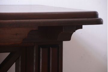 アンティーク家具　海外アンティーク　重厚なデザインの優雅なコーヒーテーブル(カフェテーブル・陳列台)