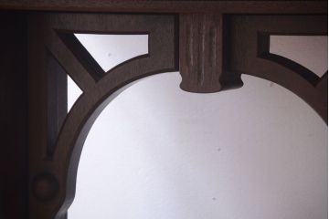 アンティーク家具　海外アンティーク　重厚なデザインの優雅なコーヒーテーブル(カフェテーブル・陳列台)