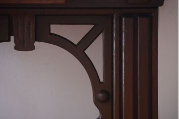 アンティーク家具　海外アンティーク　重厚なデザインの優雅なコーヒーテーブル(カフェテーブル・陳列台)