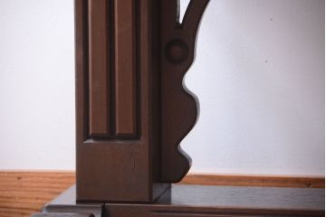 アンティーク家具　海外アンティーク　重厚なデザインの優雅なコーヒーテーブル(カフェテーブル・陳列台)