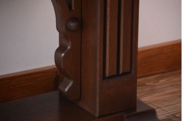 アンティーク家具　海外アンティーク　重厚なデザインの優雅なコーヒーテーブル(カフェテーブル・陳列台)