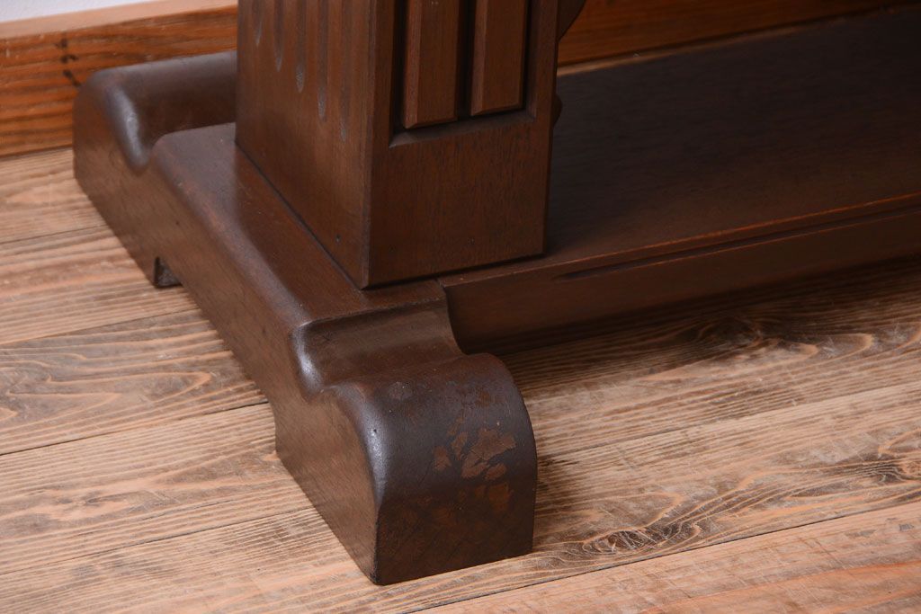 アンティーク家具　海外アンティーク　重厚なデザインの優雅なコーヒーテーブル(カフェテーブル・陳列台)