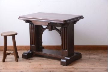 アンティーク家具　海外アンティーク　重厚なデザインの優雅なコーヒーテーブル(カフェテーブル・陳列台)