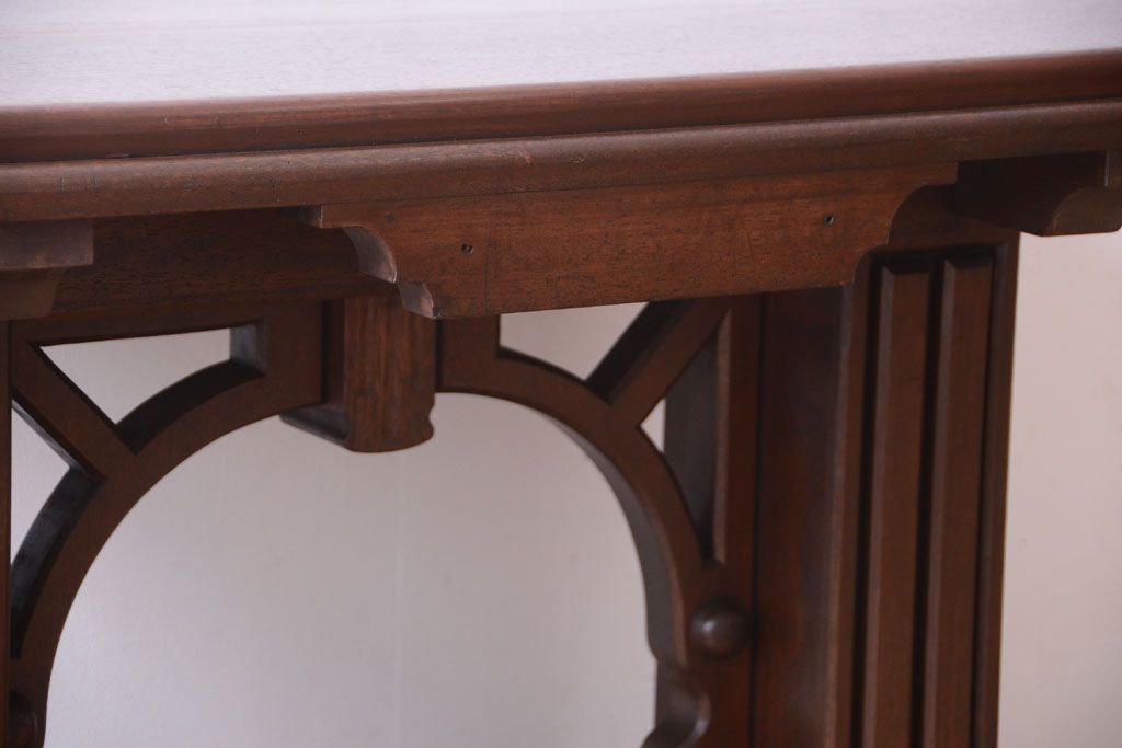 アンティーク家具　海外アンティーク　重厚なデザインの優雅なコーヒーテーブル(カフェテーブル・陳列台)