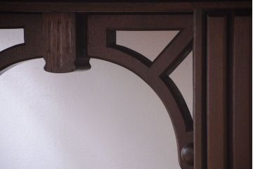 アンティーク家具　海外アンティーク　重厚なデザインの優雅なコーヒーテーブル(カフェテーブル・陳列台)