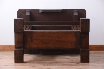 アンティーク家具　海外アンティーク　重厚なデザインの優雅なコーヒーテーブル(カフェテーブル・陳列台)