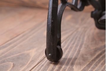 アンティーク雑貨　アンティーク　おしゃれなシンガーミシンの鉄脚(1)