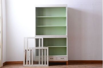 アンティーク家具　アンティークペイント　モールガラス入り!脚付き重ね収納棚(食器棚)