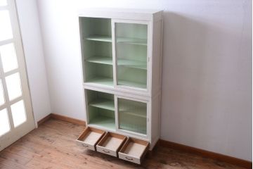 アンティーク家具　アンティークペイント　モールガラス入り!脚付き重ね収納棚(食器棚)