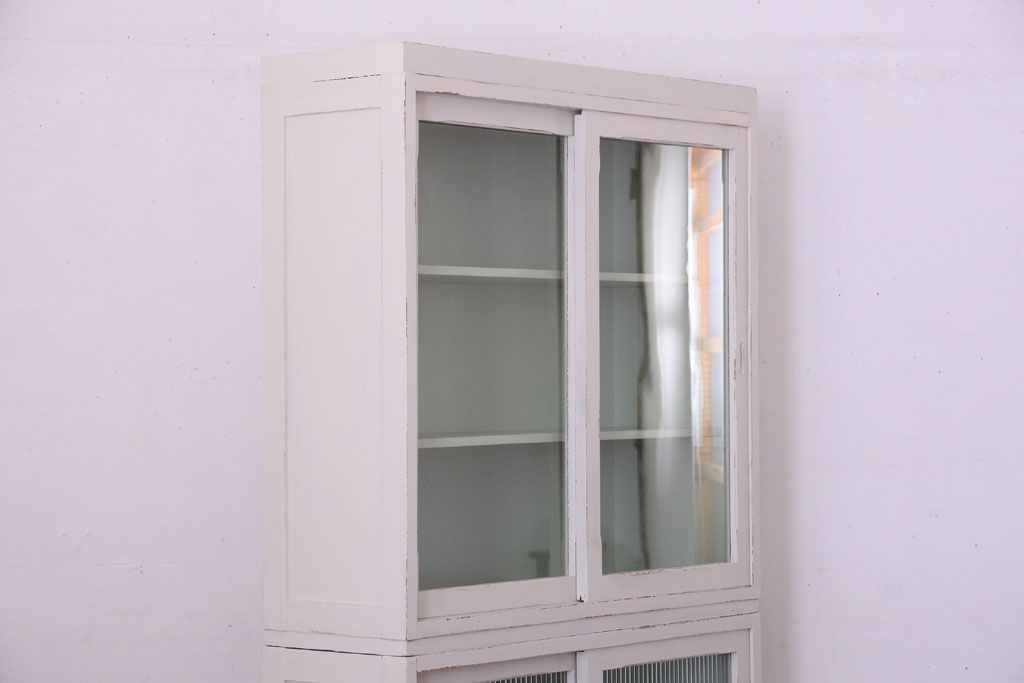 アンティーク家具　アンティークペイント　モールガラス入り!脚付き重ね収納棚(食器棚)