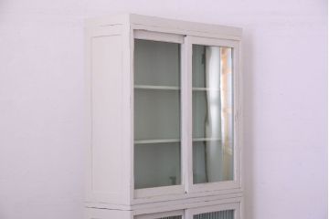 アンティーク家具　アンティークペイント　モールガラス入り!脚付き重ね収納棚(食器棚)