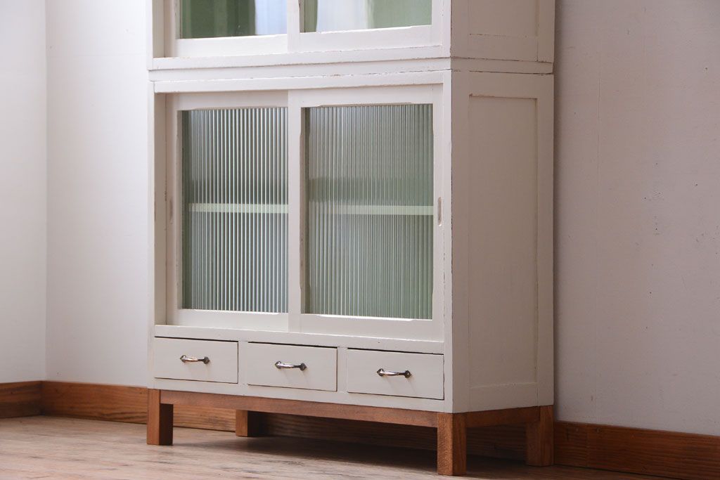 アンティーク家具　アンティークペイント　モールガラス入り!脚付き重ね収納棚(食器棚)