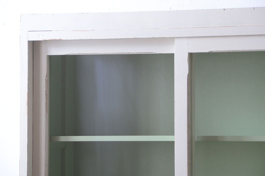 アンティーク家具　アンティークペイント　モールガラス入り!脚付き重ね収納棚(食器棚)