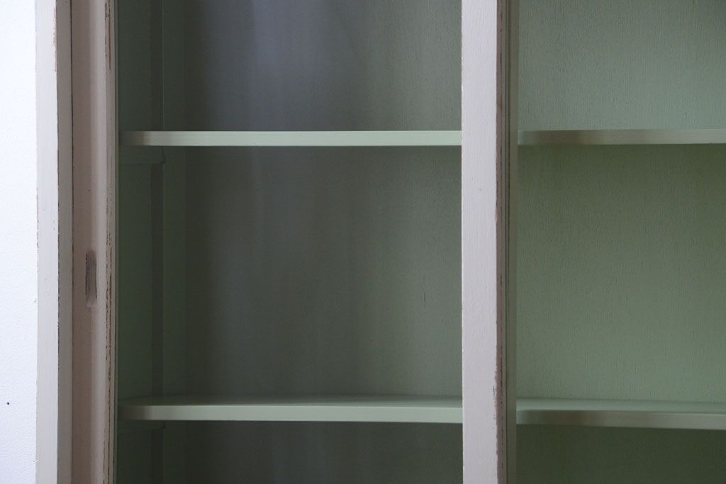 アンティーク家具　アンティークペイント　モールガラス入り!脚付き重ね収納棚(食器棚)