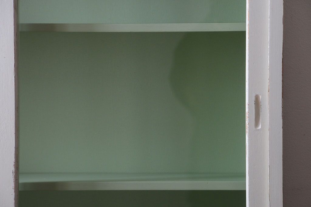 アンティーク家具　アンティークペイント　モールガラス入り!脚付き重ね収納棚(食器棚)