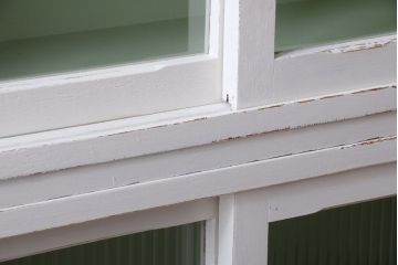 アンティーク家具　アンティークペイント　モールガラス入り!脚付き重ね収納棚(食器棚)