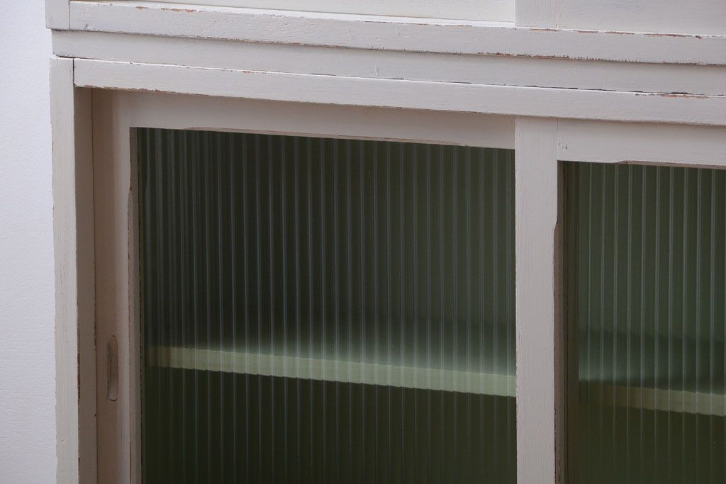 アンティーク家具　アンティークペイント　モールガラス入り!脚付き重ね収納棚(食器棚)