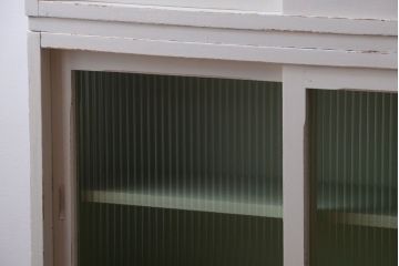 アンティーク家具　アンティークペイント　モールガラス入り!脚付き重ね収納棚(食器棚)