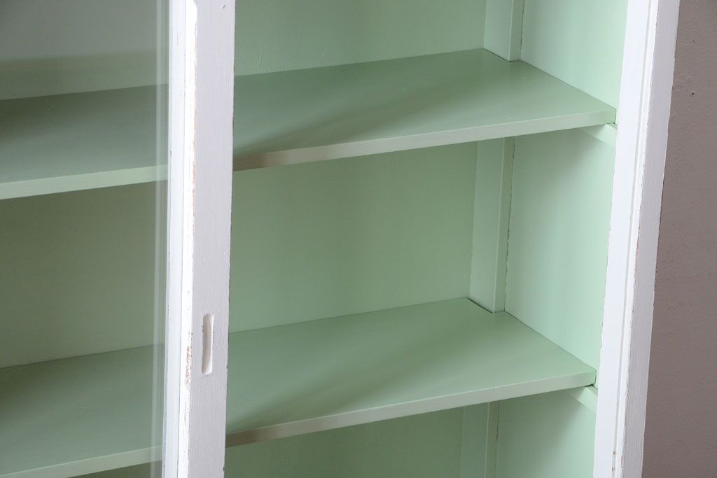 アンティーク家具　アンティークペイント　モールガラス入り!脚付き重ね収納棚(食器棚)