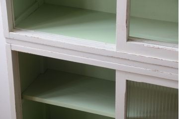 アンティーク家具　アンティークペイント　モールガラス入り!脚付き重ね収納棚(食器棚)