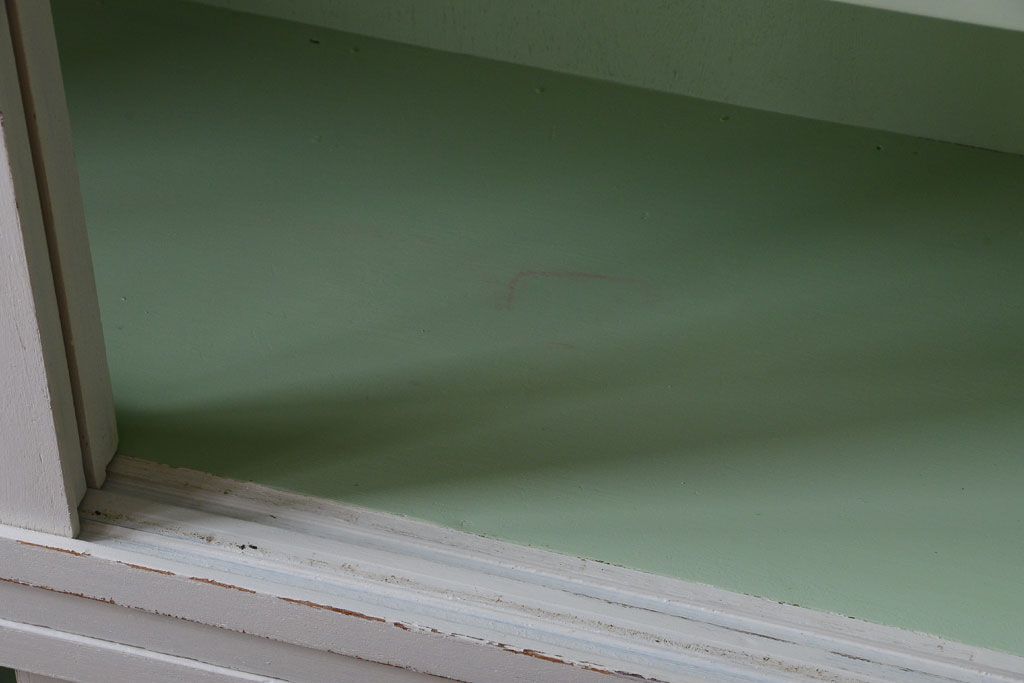 アンティーク家具　アンティークペイント　モールガラス入り!脚付き重ね収納棚(食器棚)