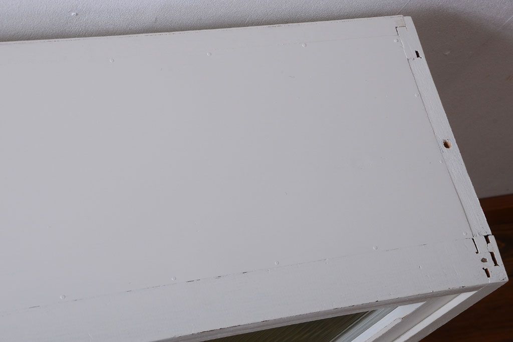 アンティーク家具　アンティークペイント　モールガラス入り!脚付き重ね収納棚(食器棚)