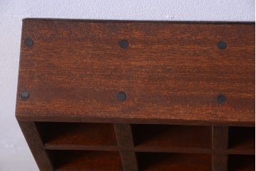 アンティーク家具　和製アンティーク　4×4　古い木製の壁掛けマス目棚(収納棚、飾り棚)(小)(1)