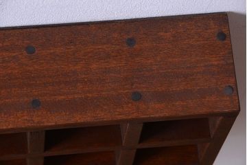 アンティーク家具　和製アンティーク　4×4　古い木製の壁掛けマス目棚(収納棚、飾り棚)(小)(1)