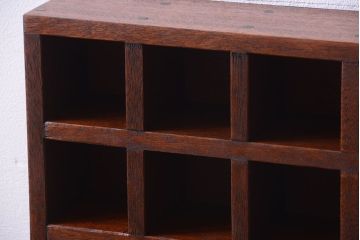 アンティーク家具　和製アンティーク　4×4　古い木製の壁掛けマス目棚(収納棚、飾り棚)(小)(1)