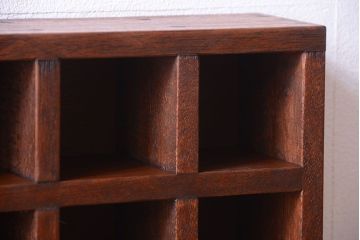 アンティーク家具　和製アンティーク　4×4　古い木製の壁掛けマス目棚(収納棚、飾り棚)(小)(1)