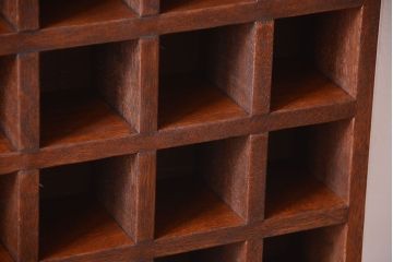 アンティーク家具　和製アンティーク　4×4　古い木製の壁掛けマス目棚(収納棚、飾り棚)(小)(1)