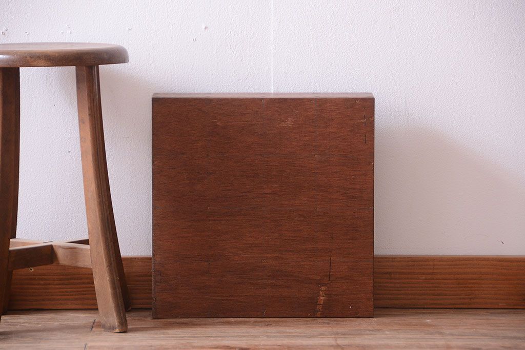 アンティーク家具　和製アンティーク　4×4　古い木製の壁掛けマス目棚(収納棚、飾り棚)(小)(1)