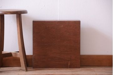 アンティーク家具　和製アンティーク　4×4　古い木製の壁掛けマス目棚(収納棚、飾り棚)(小)(1)