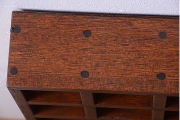 アンティーク家具　和製アンティーク　4×4　古い木製の壁掛けマス目棚(収納棚、飾り棚)(小)(2)