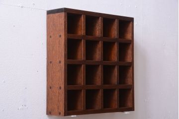 アンティーク家具　和製アンティーク　4×4　古い木製の壁掛けマス目棚(収納棚、飾り棚)(小)(2)