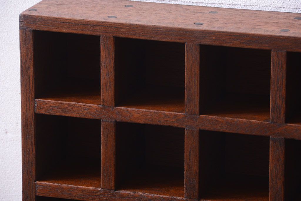 アンティーク家具　和製アンティーク　4×4　古い木製の壁掛けマス目棚(収納棚、飾り棚)(小)(2)