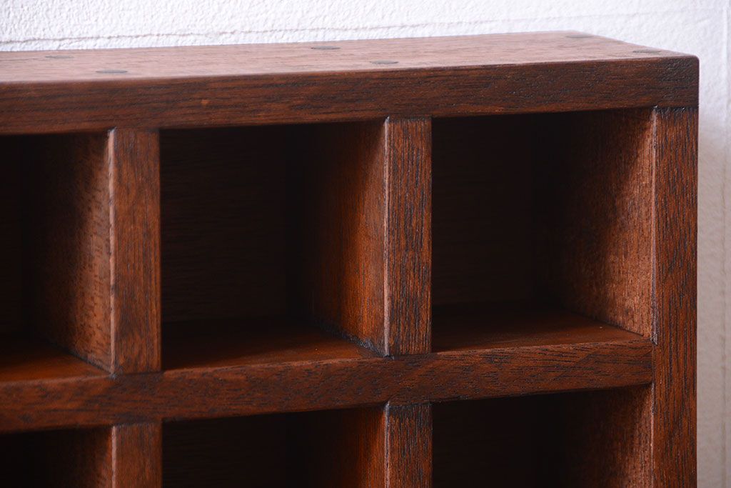 アンティーク家具　和製アンティーク　4×4　古い木製の壁掛けマス目棚(収納棚、飾り棚)(小)(2)