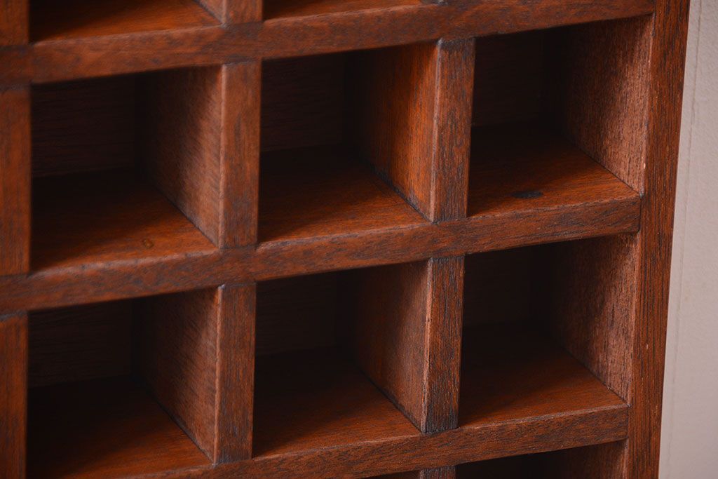 アンティーク家具　和製アンティーク　4×4　古い木製の壁掛けマス目棚(収納棚、飾り棚)(小)(2)