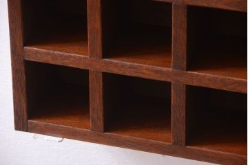 アンティーク家具　和製アンティーク　4×4　古い木製の壁掛けマス目棚(収納棚、飾り棚)(小)(2)