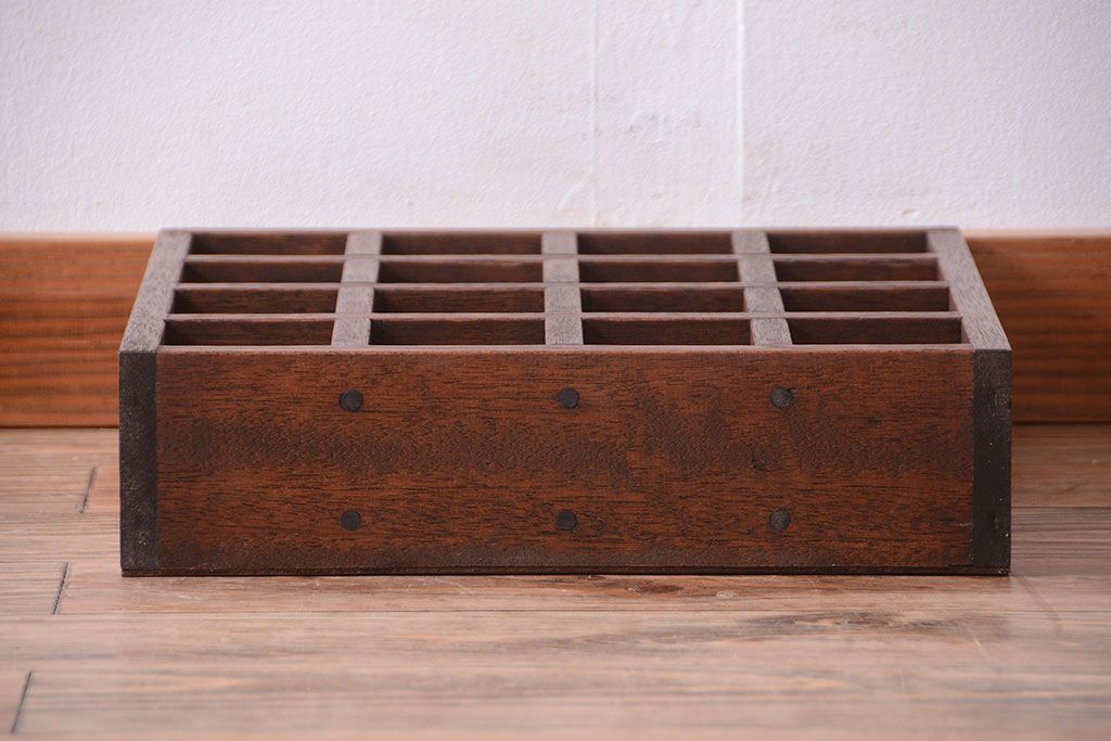 アンティーク家具　和製アンティーク　4×4　古い木製の壁掛けマス目棚(収納棚、飾り棚)(小)(2)