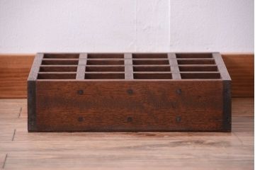 アンティーク家具　和製アンティーク　4×4　古い木製の壁掛けマス目棚(収納棚、飾り棚)(小)(2)