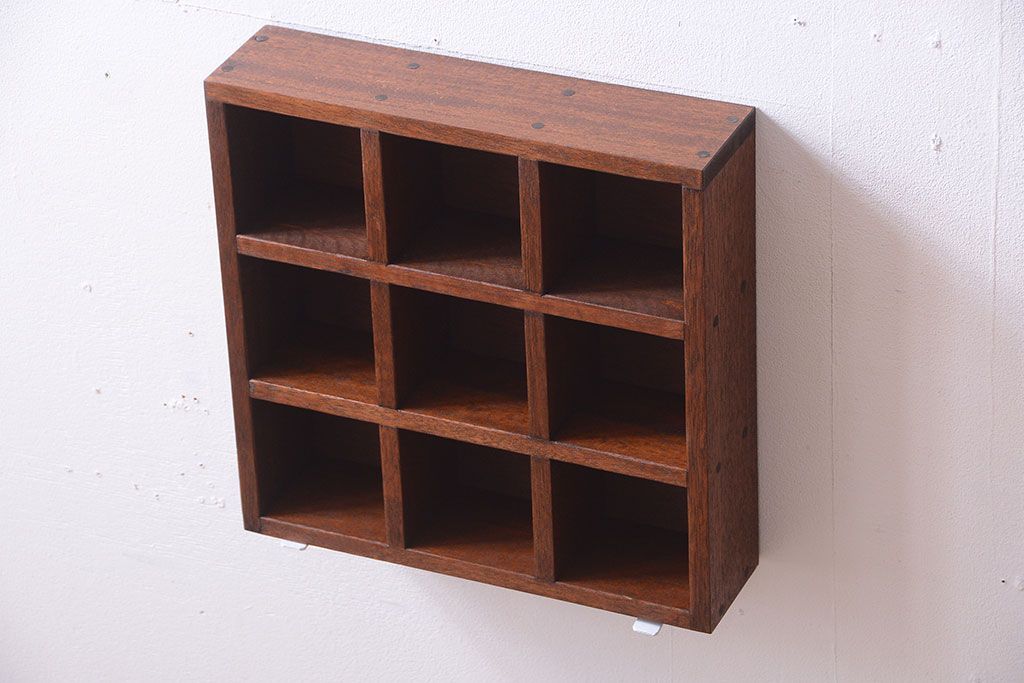 アンティーク家具　和製アンティーク　3×3　古い木製の壁掛けマス目棚(小)(1)