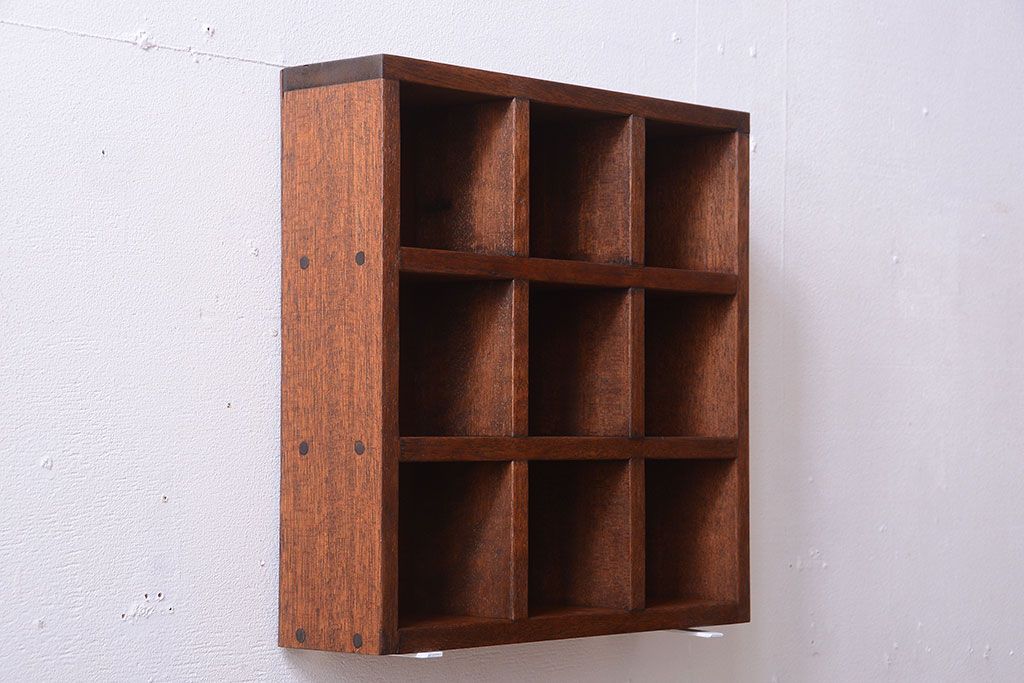 アンティーク家具　和製アンティーク　3×3　古い木製の壁掛けマス目棚(小)(1)