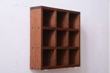 アンティーク家具　和製アンティーク　3×3　古い木製の壁掛けマス目棚(小)(1)