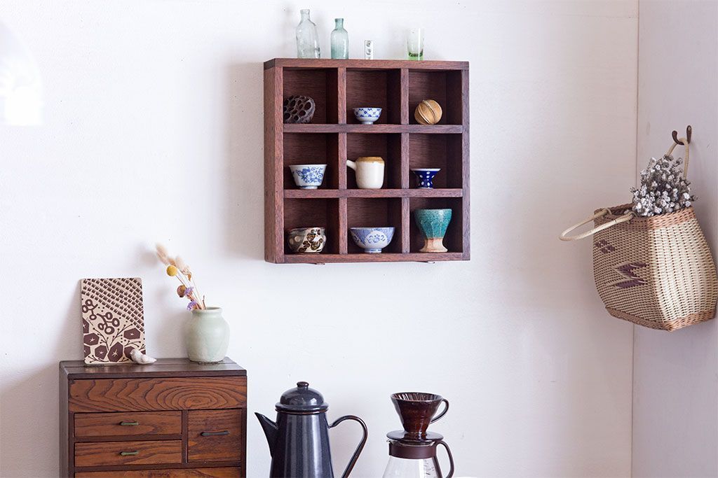 アンティーク家具　和製アンティーク　3×3　古い木製の壁掛けマス目棚(小)(3)