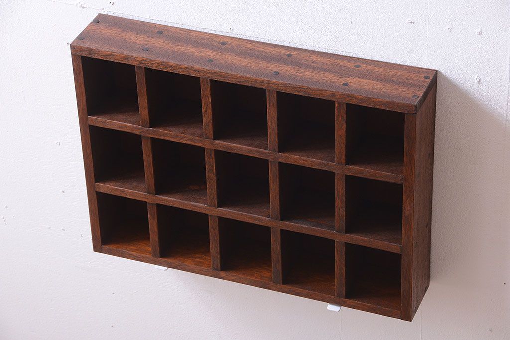 アンティーク家具　和製アンティーク　3×5　古い木製の壁掛けマス目棚(収納棚、飾り棚)(1)